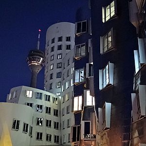 Gebäude von Frank O. Gehry im Medienhafen in Düsseldorf