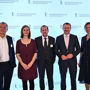 Die Teilnehmer der Talkrunde mit Marcus Nachbauer