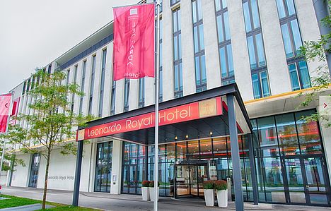 Eingangsbereich des Leonardo Royal Hotels in München