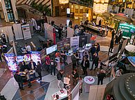 Die Ausstellung im Hotelfoyer beim Groß-Seminar 2024