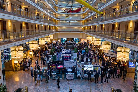 Das Foyer des Maritim Hotels beim Groß-Seminar 2023
