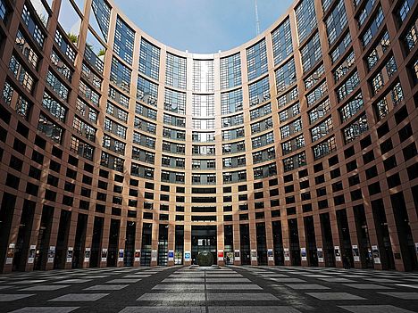 Der Innenhof des Europaparlaments
