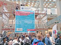 Gerüst und Stand der Bundesinnung auf der Ausbildungsbörse im Kölner Rathaus