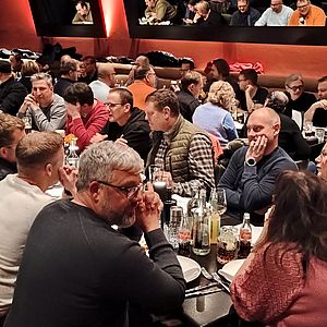 Die Gruppe beim gemeinsamen Abendessen