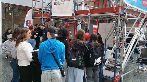 Andrang am Stand der Bundesinnung auf der Azubibörse im Kölner Rathaus