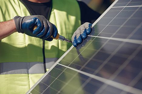 Bild Montage Solarpanel
