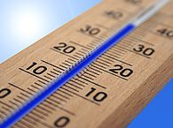 Ein Thermometer zeigt knapp 40 Grad an - Symbolbild Hitze